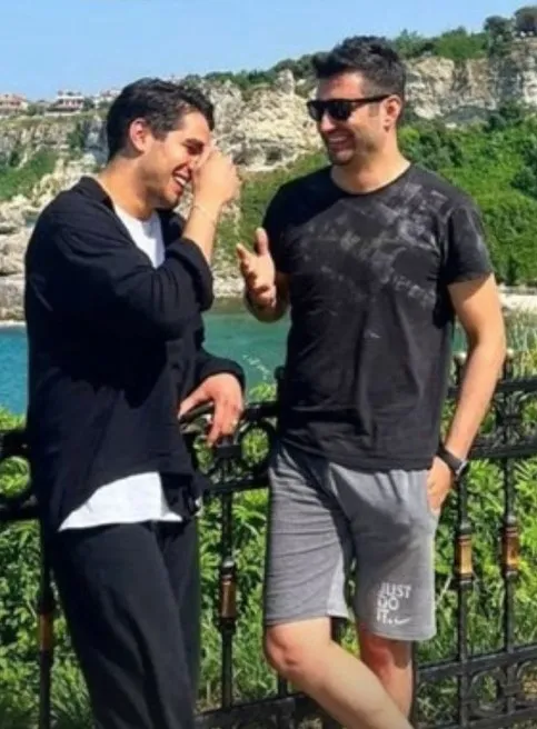 Yalı Çapkını'nın başrolü Mert Ramazan Demir'den doktor abisiyle yeni poz! - 8