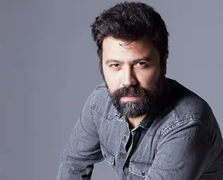 Oyuncu Bülent Emrah Parlaktan skandal Emine Bulut paylaşımı: Dincilik ve sağcılık suçlu!