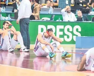 Son salisede yıkıldık