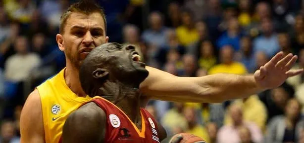 Aslan’a ağır darbe!