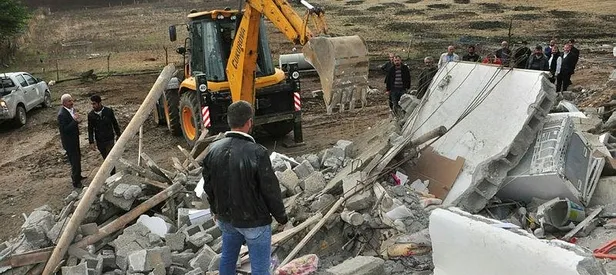 Kerpiç ev çöktü 1 ölü 6 yaralı