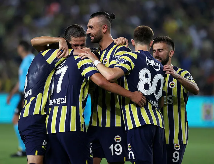 Fenerbahçe dolu dizgin! Efsane sezonu geride bıraktı