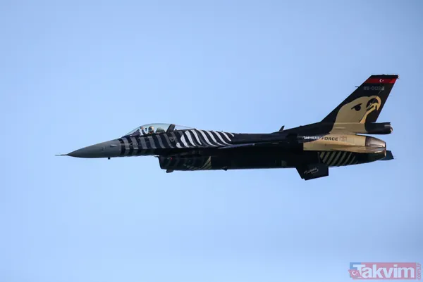 Antalya'nın fethi törenlerinde SOLOTÜRK'ten nefes kesen gösteri - 9