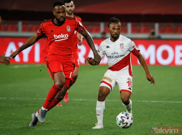 Ziraat Türkiye Kupası'nı kazanan Beşiktaş kupayı kaldırdı! İşte kutlamalardan kareler... - 49