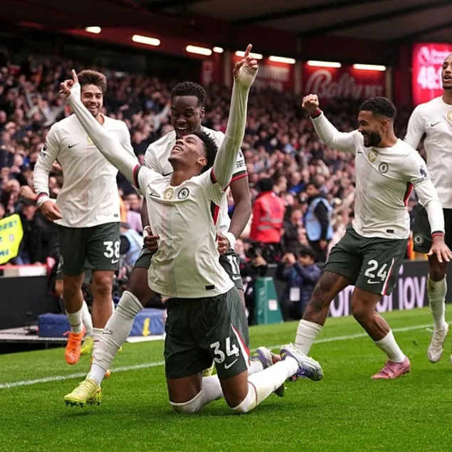 Chelsea 3 puanı 3 golle aldı