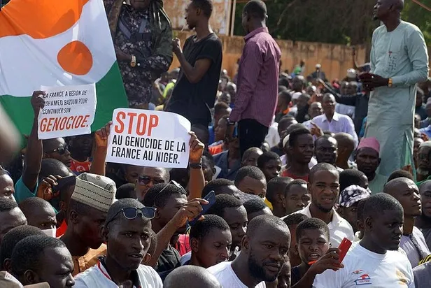 Nijer Cumhurbaşkanı Muhammed Bazum darbeden sonra ilk kez görüntülendi!-5