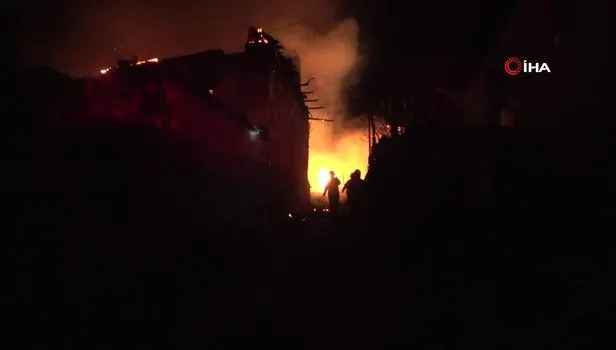 Uşak'ta gece vakti korkutan yangın!