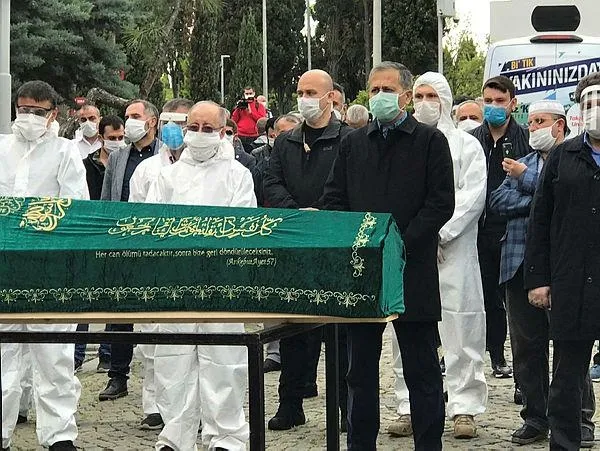 koronavirus-nedeniyle-hayatini-kaybeden-omer-dongeloglu-son-yolculuguna-ugurlandi-1588521032329.jpeg