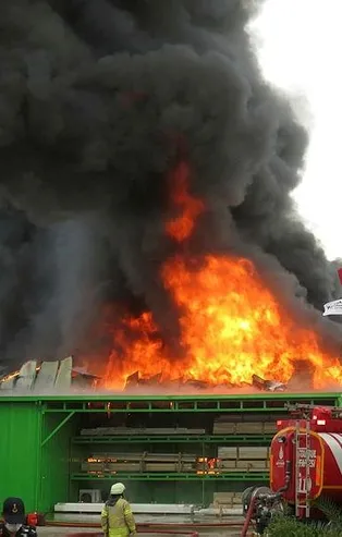 SON DAKİKA: Şile'de fabrika yangını kontrol altına alındı