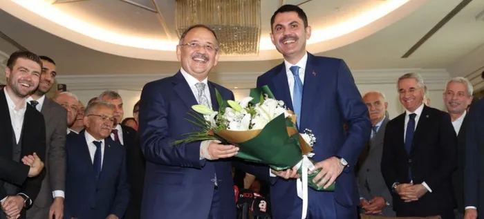 murat-kurum-kimdir-nereli-kac-yasinda-eski-cevre-sehircilik-bakani-murat-kurum-egitimi-ailesi-esi-ve-biyografi-1704572483187.jpg Murat Kurum bakanlık görevini Mehmet Özhaseki'den devralıyor. 10 Temmuz 2018