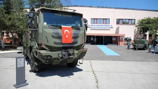 turkiyeden-savunma-sanayiinde-tarihi-hamle-imzalar-atildi-obusler-malezyaya-gidecek-1657217197150.jpg Türkiye'den savunma sanayiinde tarihi hamle! İmzalar atıldı! Obüsler Malezya'ya gidecek-4