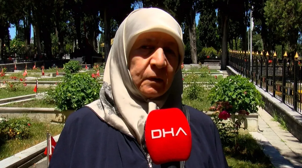 sehit-babalari-edirnekapi-sehitliginde-gozyasi-doktu-1782067711166.jpeg Evlat acısıyla geçen yıllar ve dinmeyen gurur! Şehit babaları Edirnekapı Şehitliği'nde gözyaşı döktü-4