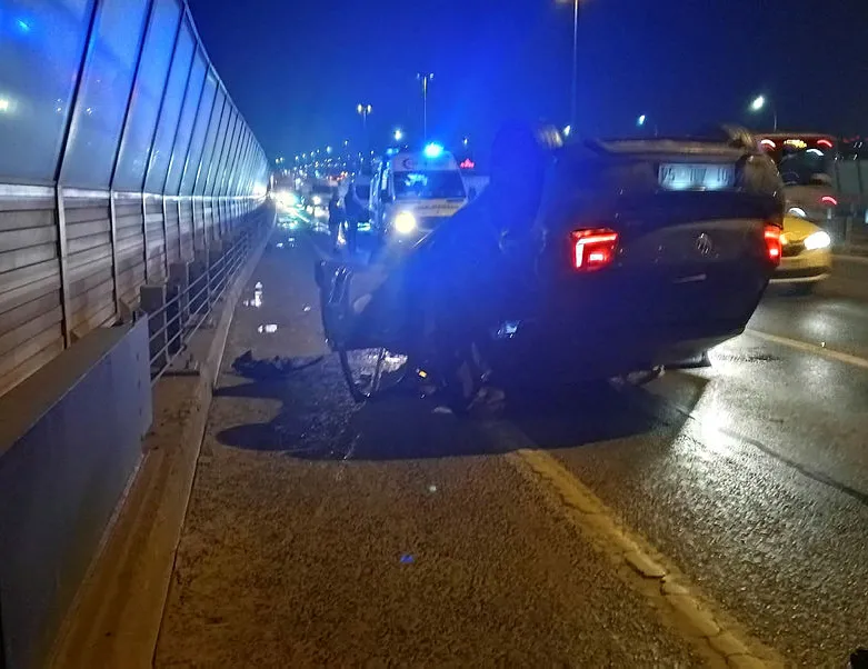 Haliç Köprüsü’nde kaza! Otomobil ters döndü
