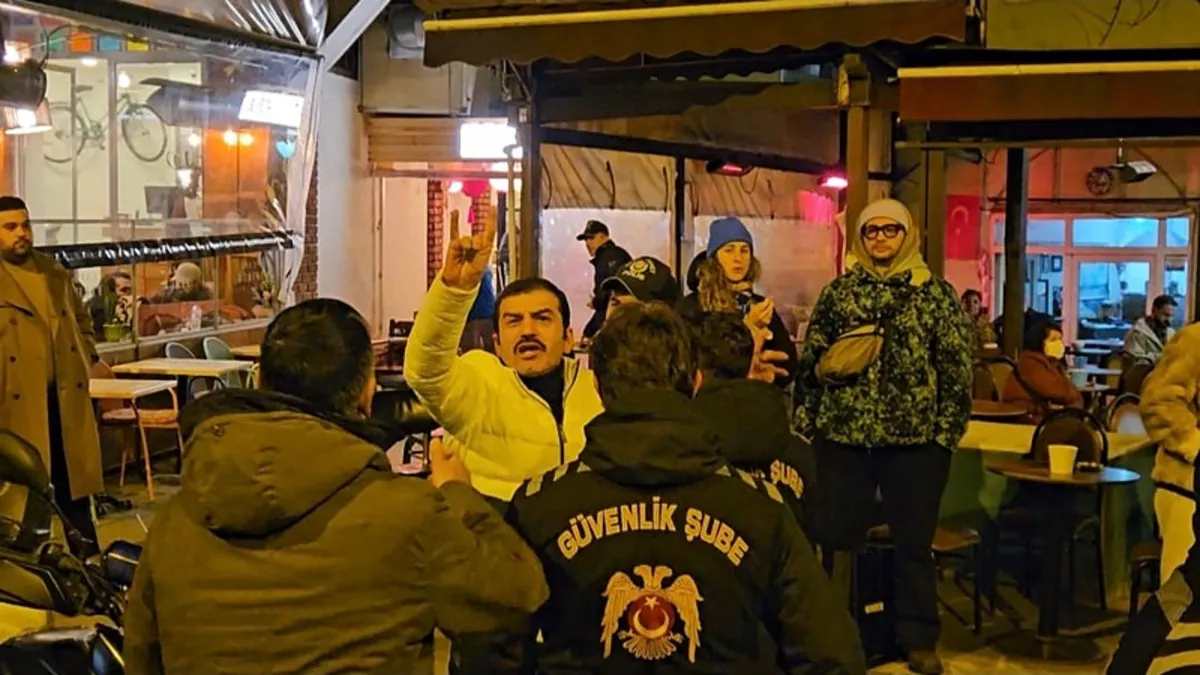 Oyuncu Ufuk Bayraktar ile yürüyüşe katılan kadınlar arasında gerginlik: Bölgeden uzaklaştırıldı