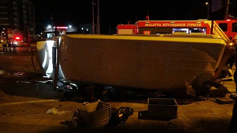 Malatya'da gece yarısı ölümlü kazalar: 2 kişi hayatını kaybetti-4