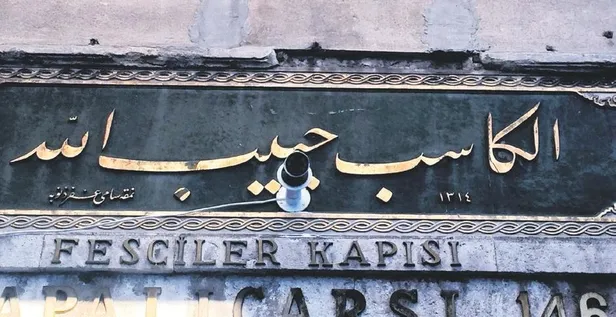 Kapalıçarşı'da büyük skandal! 200 yıllık kitabeyi matkapla delip güvenlik kamerası taktılar-1