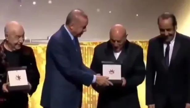 Son hedefleri Mazhar Alanson oldu! İşte 'çatlatan' sözler