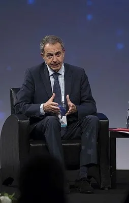 Zapatero: "Dünyanın geleceği Türkiye'ye bağlı"