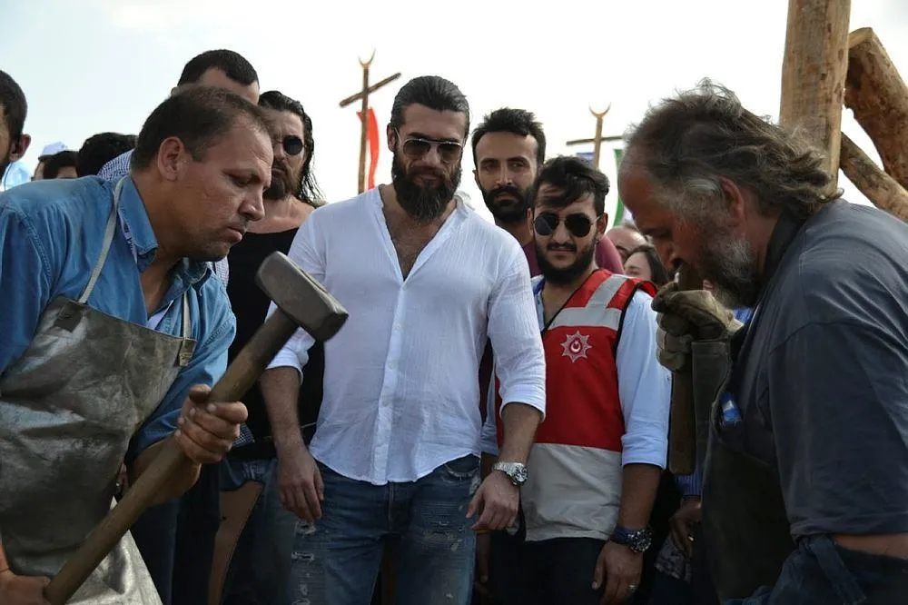 Diriliş Ertuğrul oyuncularından sürpriz ziyaret-3