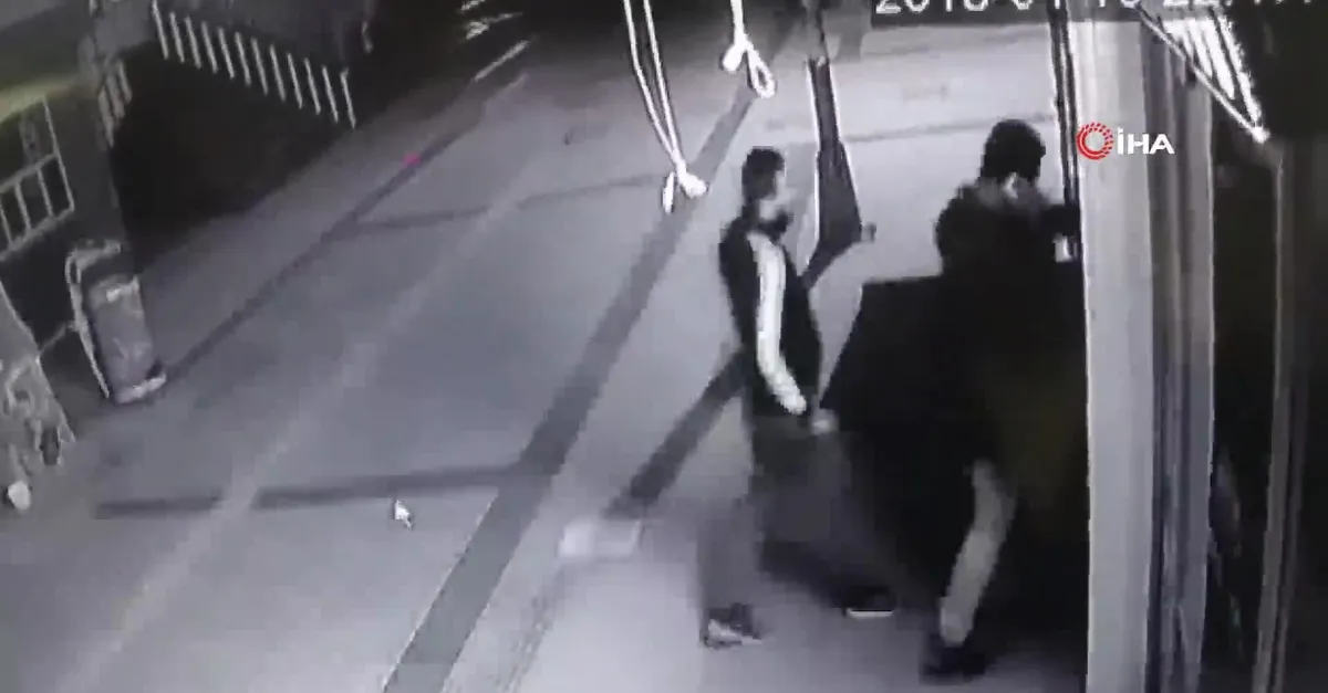 İstanbul’da genç kadına evinde dehşeti yaşattılar
