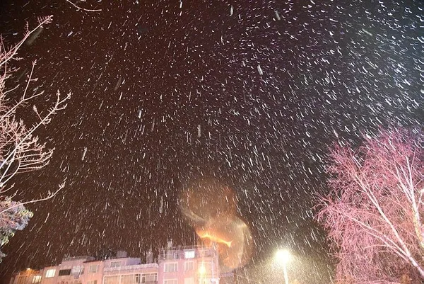 son-dakika-ve-istanbulda-kar-yagisi-basladi-yer-yer-tipi-seklinde-etkili-oluyor-1613245952635.jpeg Son dakika: Ve İstanbul'da kar yağışı başladı! Yer yer tipi şeklinde etkili oluyor...-4