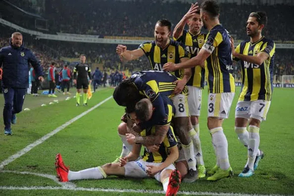 Gol sonrası Ersun Yanal ve Tolgay Arslan detayı gözlerden kaçmadı-4