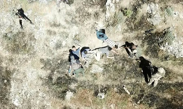 Son dakika haberi: Batman'da teröristlerin teslim olma anı kamerada!-1