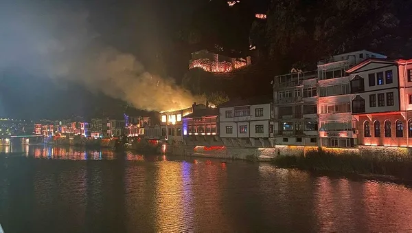 Son dakika: Amasya'da gece yarısı korkunç olay! Tarihi konak alev alev yandı-3