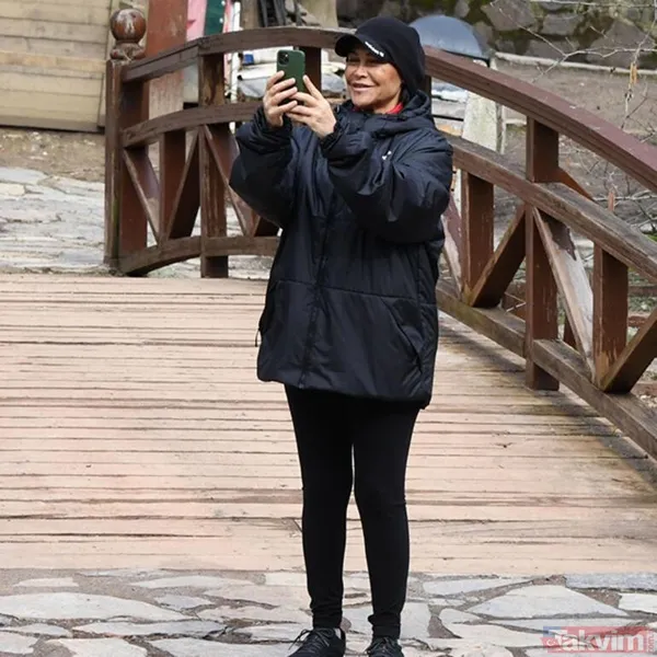 Hülya Avşar bikini sezonunu açtı pozları olay! "Z kuşağı beni yakalasın" demişti görenler dönüp bir daha baktı: "Cazibeli kadın..." - 24