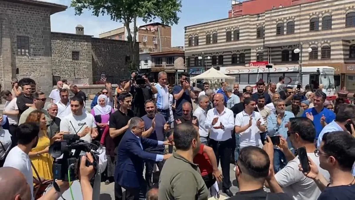 Diyarbakır'da fesih halayı: AK Parti istismar alanlarını engelledi PKK bitti!