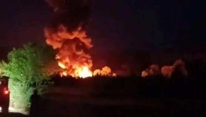 bursada-boya-fabrikasinda-yangin-patlamalar-yasandi-cok-sayida-ekip-bolgede-1717622644826.jpeg Bursa'da boya fabrikasında yangın: Patlamalar yaşandı! 5 kişi hastanede | Bölgeden geriye acı tablo kaldı-2