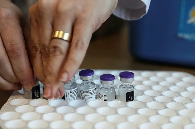 BioNTech'ten koronavirüs mutasyonlarına karşı flaş açıklama! Değişikliğe gidilecek mi?