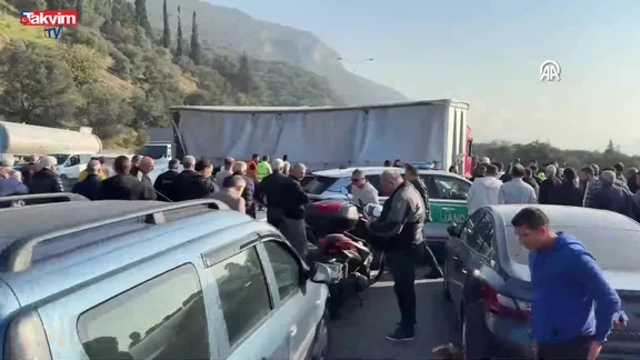 Kocaeli'de TEM'de büyük kaza: Ankara istikameti kapandı!