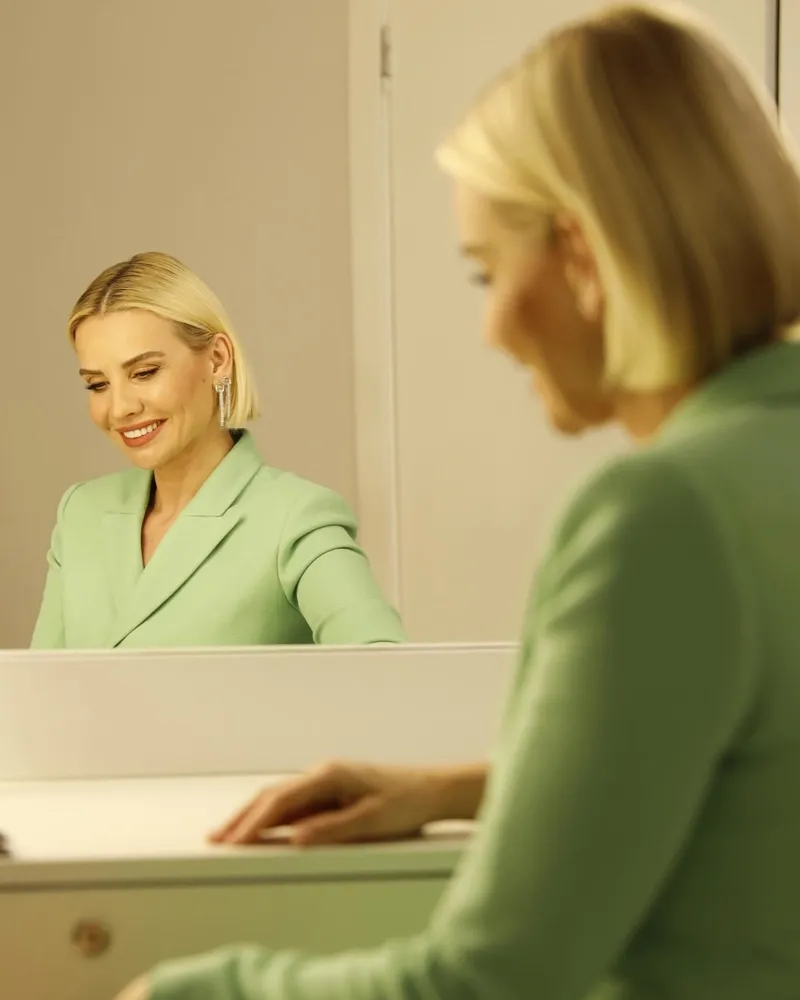 berguzar-korel-siki-dostu-esra-erolun-makyajsiz-halini-yayinladi-goren-hayran-kaldi-her-hali-ayri-guzel-1725112584707.jpg Bergüzar Korel sıkı dostu Esra Erol’un makyajsız halini yayınladı! Gören hayran kaldı: “Her hali ayrı güzel”-5