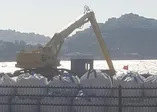 Bodrum Yalıkavak’ta bir garip olay! Kepçe denize daldı