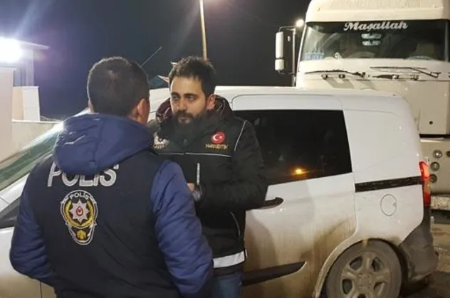 Son dakika: Erzurum’da TIR'ın dorsesinden 217,5 kilo eroin çıktı
