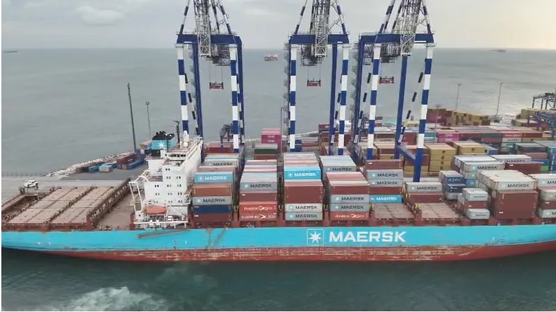 zehir-sebekesinin-panama-oyunu-bozuldu-500-milyonluk-uyusturucu-sokaklara-ulasmadan-yakalandi-1776551236428.jpg Zehir şebekesinin "Panama" oyunu bozuldu: 500 milyonluk uyuşturucu sokaklara ulaşmadan yakalandı-5