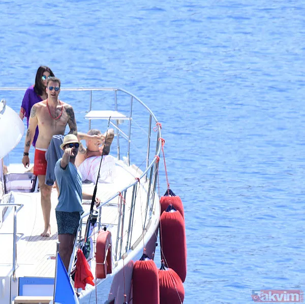 Yasemin Özilhan, Çağatay Ulusoy, Engin Altan Düzyatan, Hülya Avşar... Parayı bulan soluğu Selimiye'de aldı - 17