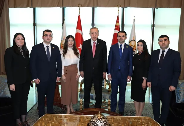 baskan-erdogan-yeni-azerbaycan-partisi-gencler-birligi-baskani-bahtiyar-islamovu-kabul-etti-1675162584803.jpeg Başkan Erdoğan, Yeni Azerbaycan Partisi Gençler Birliği Başkanı Bahtiyar İslamov'u kabul etti-2