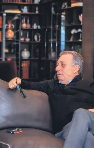 Beşiktaş Başkanı Çebi'den flaş açıklamalar: Türkiye'de yaşlılar evde aşılanırken yurt dışındakiler kuyrukta bekliyor