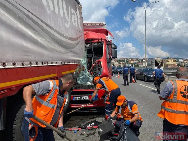 TEM'i kilitleyen kaza! Sultanbeyli'de 3 TIR birbirine girdi - 16