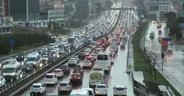 Yola çıkacaklar dikkat! İstanbul’da trafik durma noktasına geldi... | YOL DURUMU