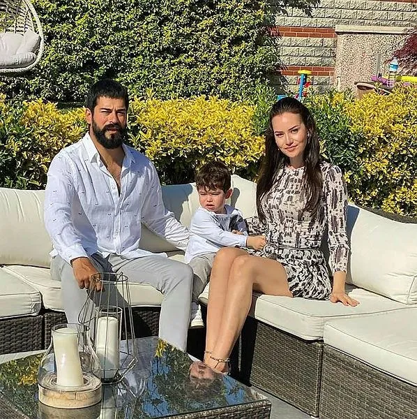 10-milyonluk-hediye-1670968945366.jpeg Burak Özçivit, eşi Fahriye Evcen'e 10 milyon liralık doğum hediyesi aldı-4