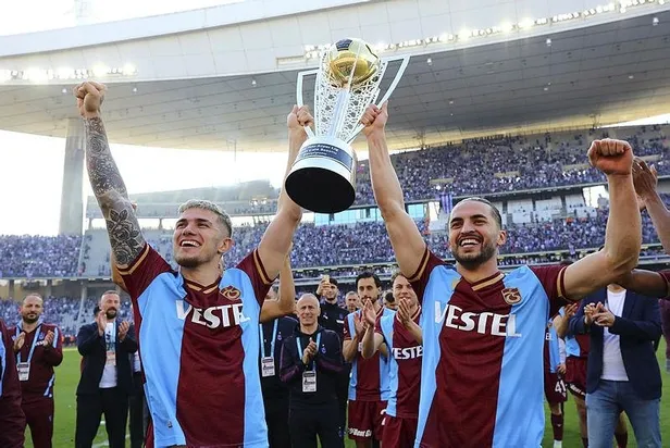 trabzonsporlu-futbolcular-yusuf-erdogan-ve-berat-ozdemir-sampiyonlugu-anlatti-hayatimiz-boyunca-unutamayacagiz-1652687163977.jpeg
