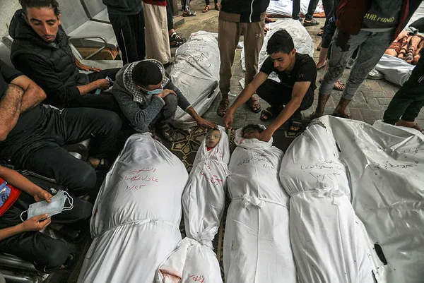 İşgalci İsrail Gazze'ye her saniye bomba yağdırıyor: 1 gecede 400 nokta 704 mazlum! | Hamas 2 rehineyi serbest bıraktı... Hastaneler çöktü-16