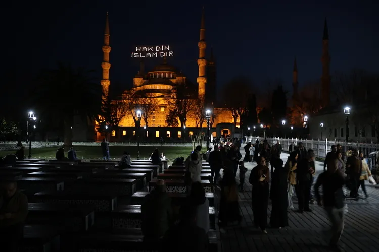 il-il-cuma-namazi-saat-kacta-cuma-saati-istanbul-bursa-ankara-izmir-antalya-1740737203625.jpg (AA)