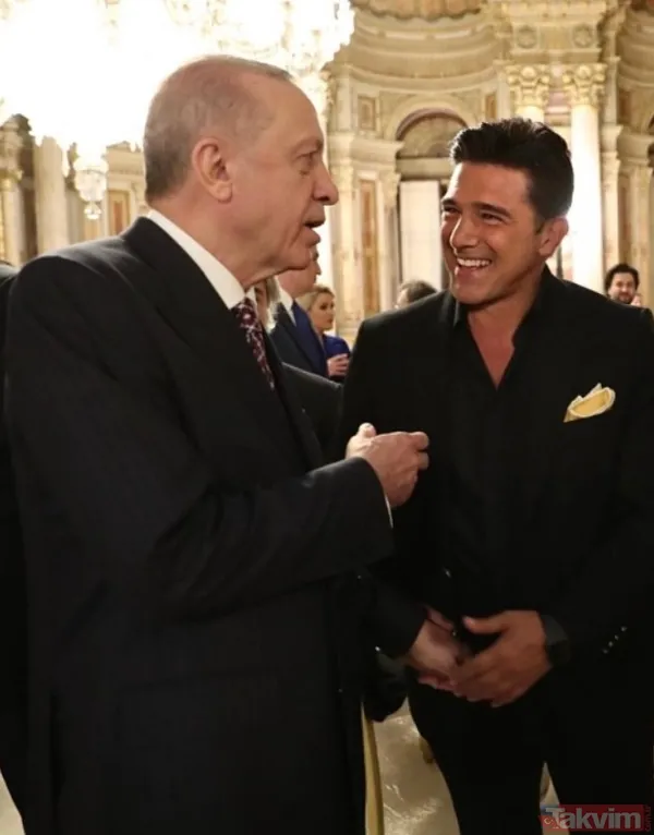 Hakan Ural Dolmabahçe Sarayı’nda gerçekleşen iftardan Başkan Recep Tayyip Erdoğan ile fotoğrafını paylaştı: "Sevmek ayıp mı yahu" - 1