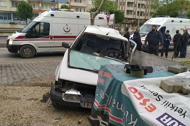 Sakarya'da feci kaza: 1 ölü, 3 yaralı