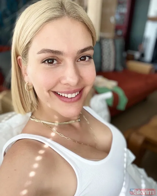 41 yaşındaki Bergüzar Korel’den bikinili poz! “Kim der 3 çocuk annesi” Halit Ergenç’in eşi şezlonga sere serpe uzanıp... - 4