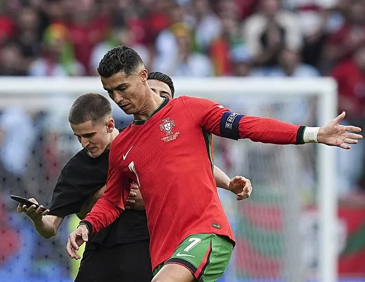 Ronaldo bir rekor daha kırdı